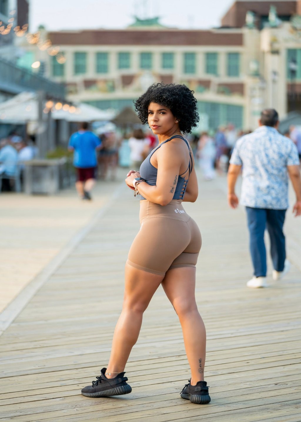 LUXE SHORTS - LATTE
