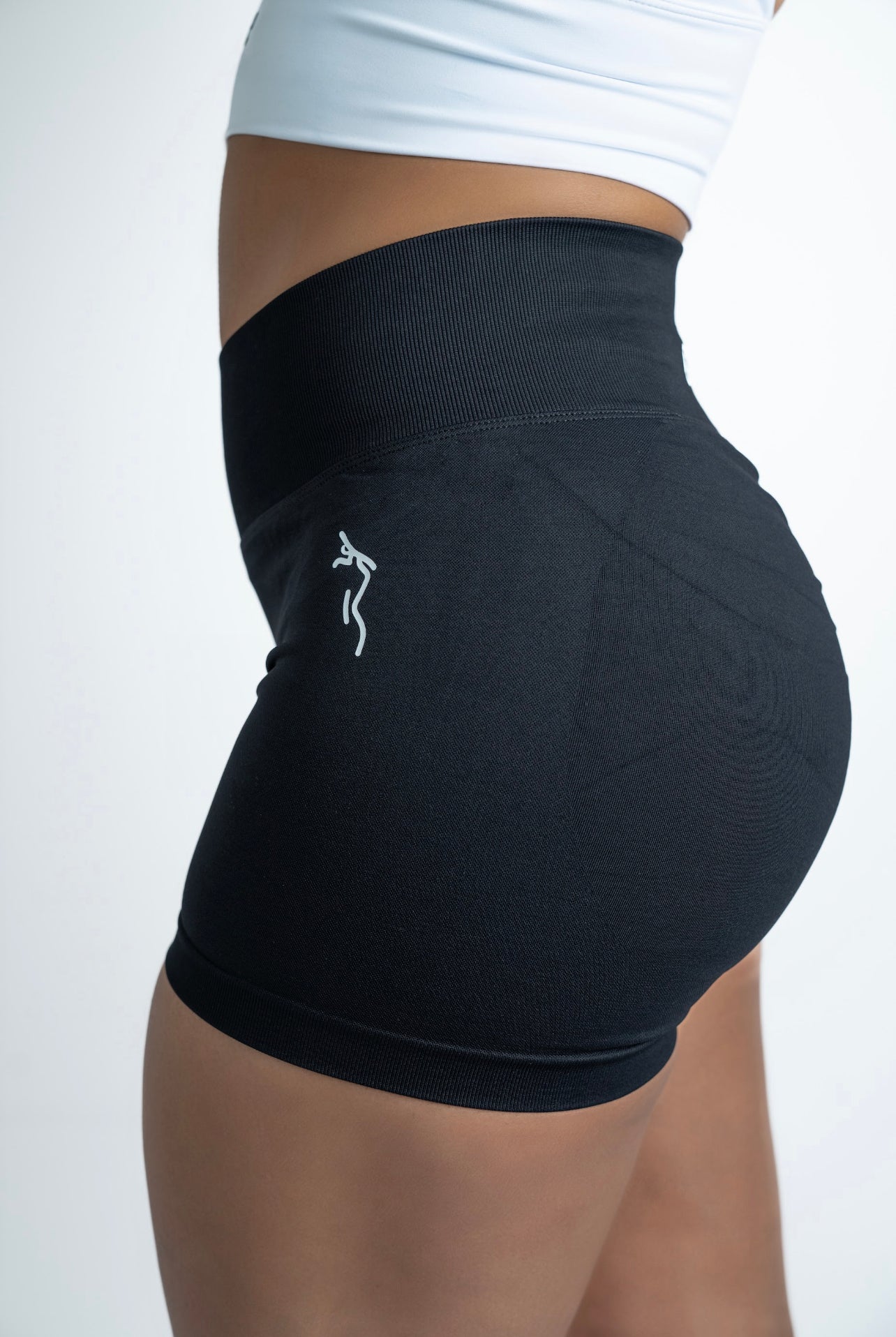 SCRUNCH BUTT SHORTS - BLACK