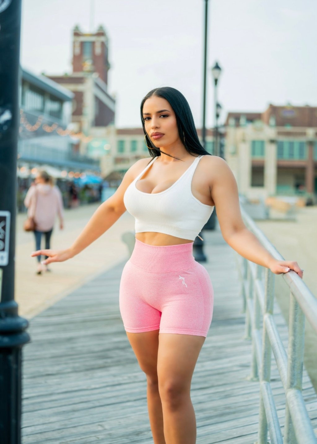 SCRUNCH BUTT SHORTS - LEMONADE