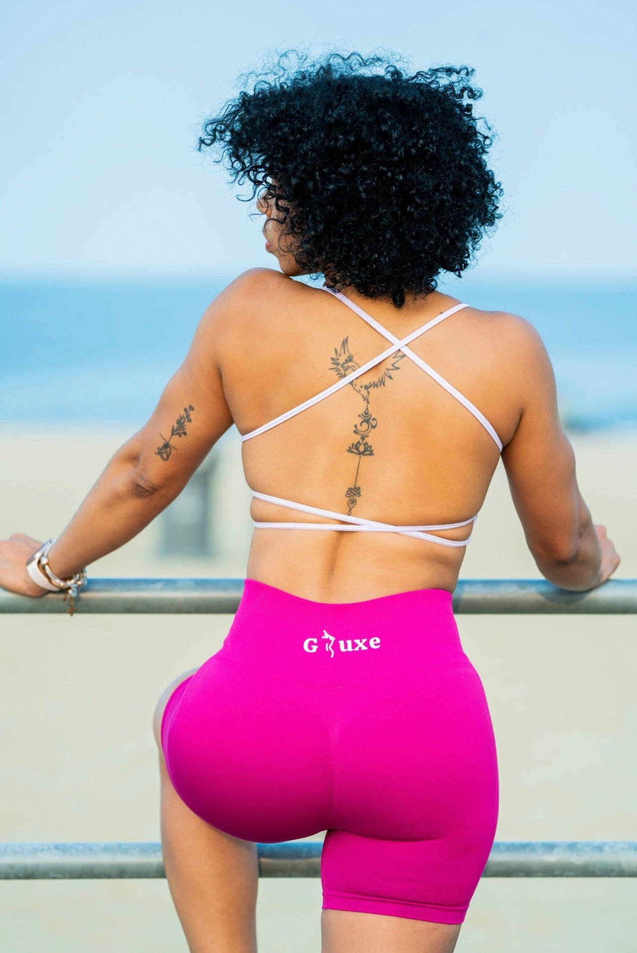 SCRUNCH SHORTS - MAGENTA