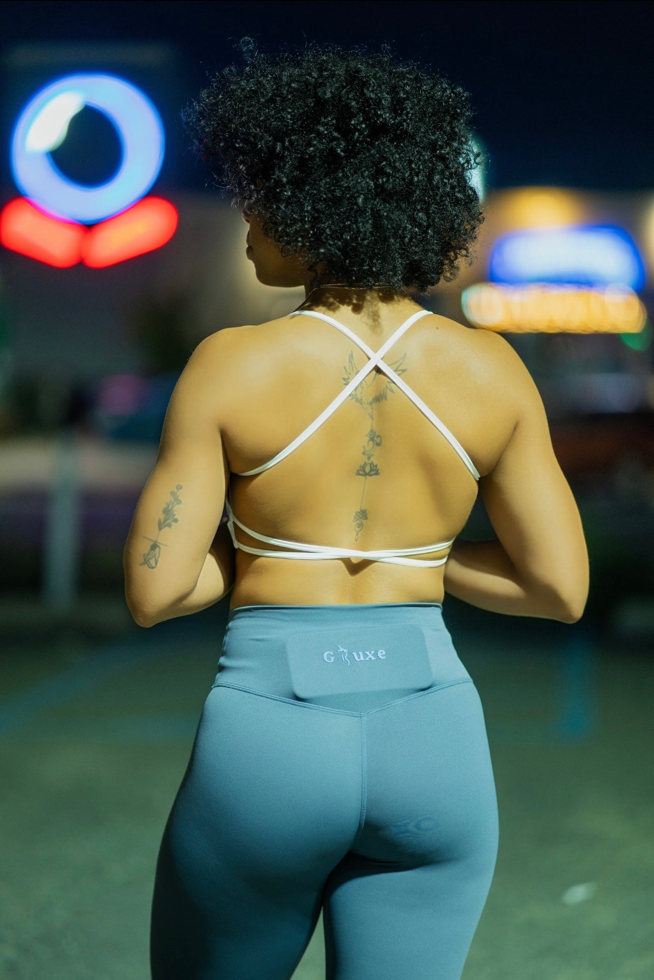 TWIST OPEN BACK SPORTS BRA - WHITE