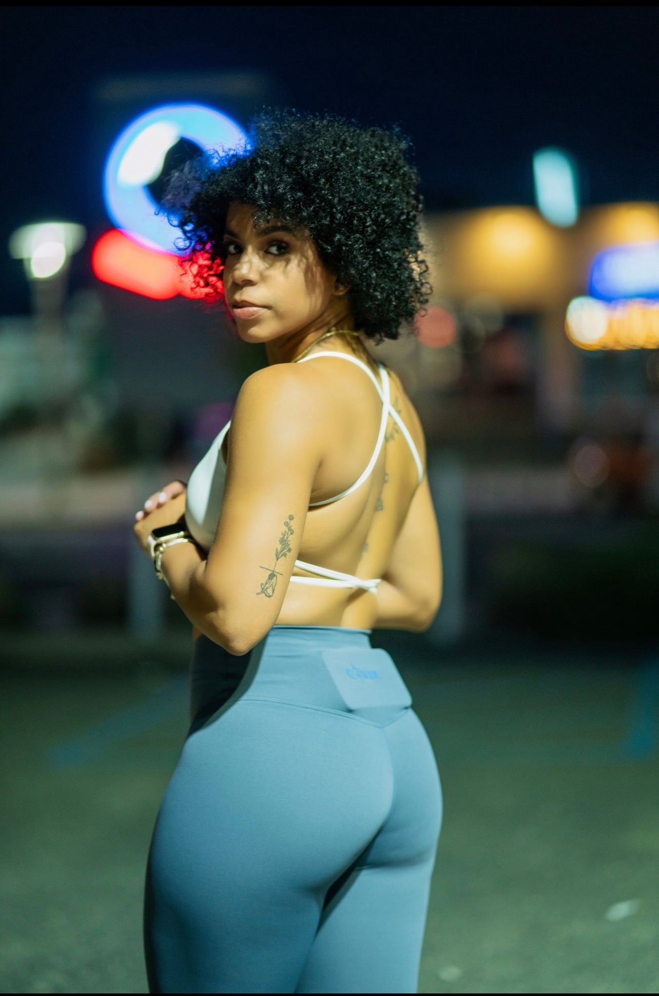 TWIST OPEN BACK SPORTS BRA - WHITE