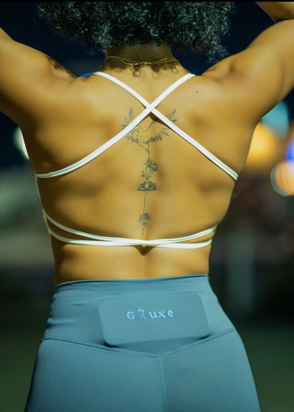 TWIST OPEN BACK SPORTS BRA - WHITE