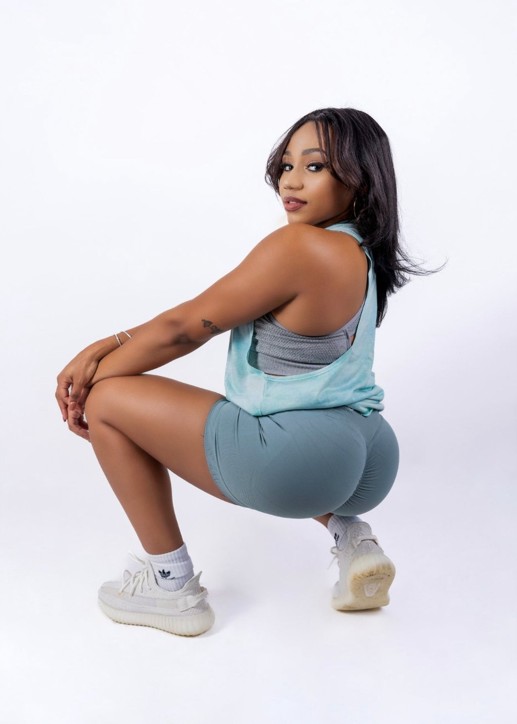 SCRUNCH BUTT SHORTS - SAGE