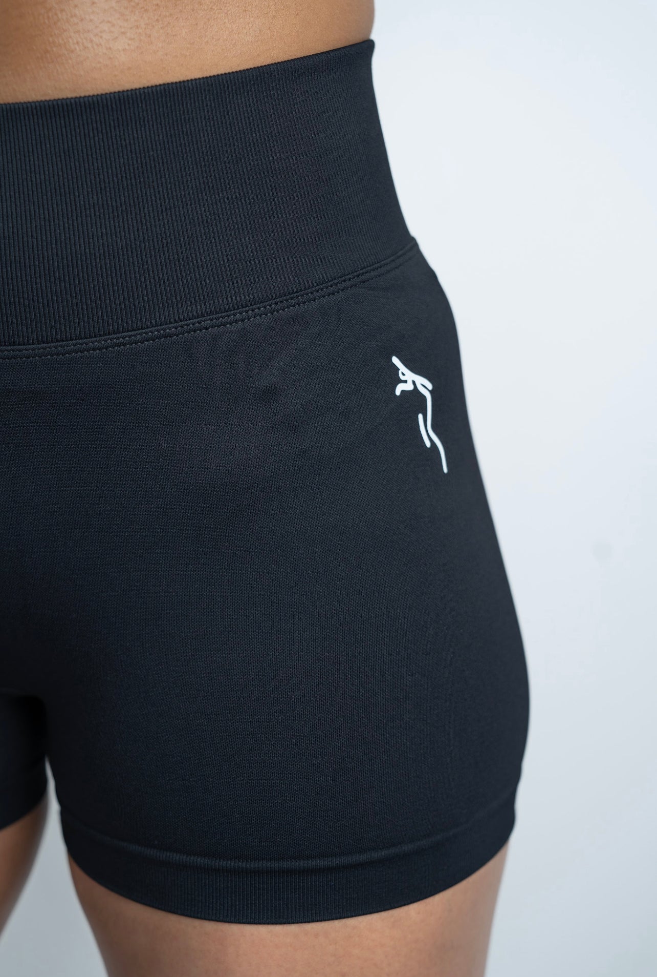 SCRUNCH BUTT SHORTS - BLACK